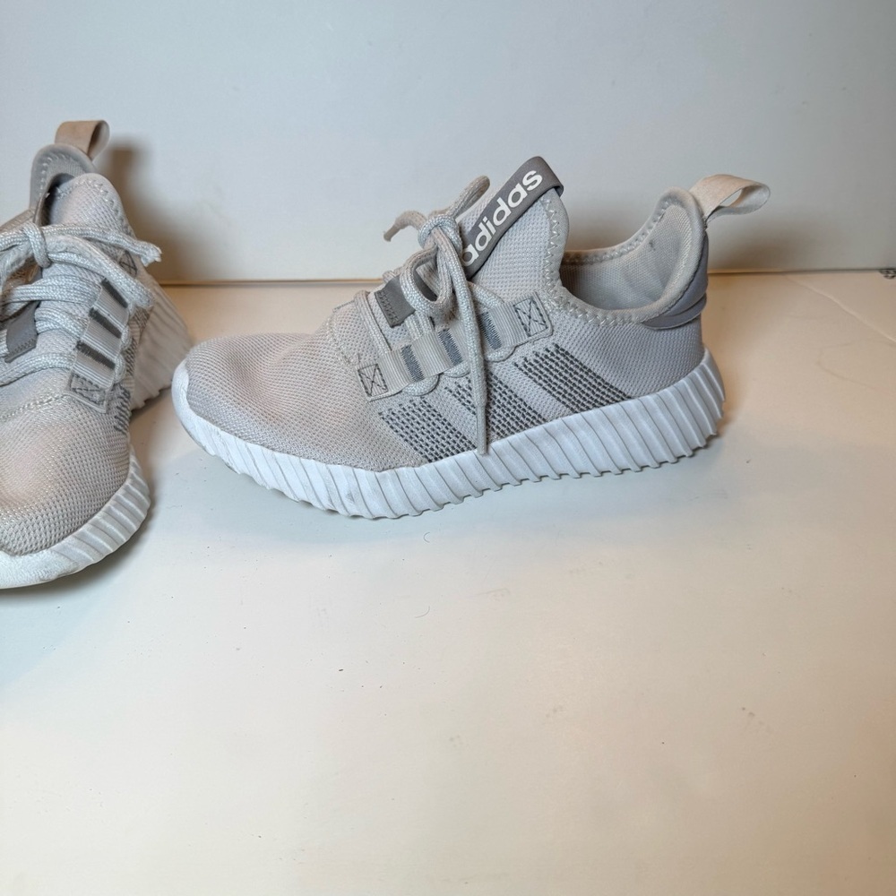 Adidas Kids Light Gray Sneakers Size 6